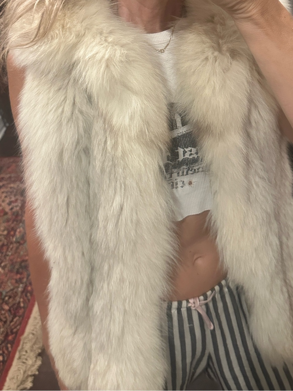 FOX FUR VEST - Picture 2 of 4